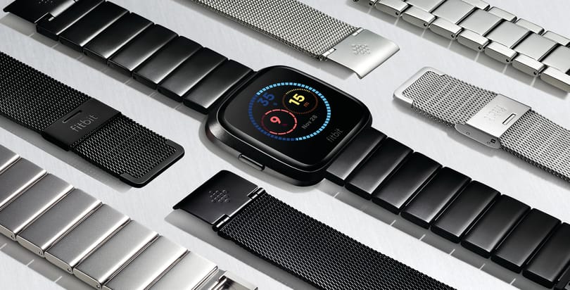 Megjött a Pebble igazi utódja: ígéretes okosórát dob piacra a Fitbit