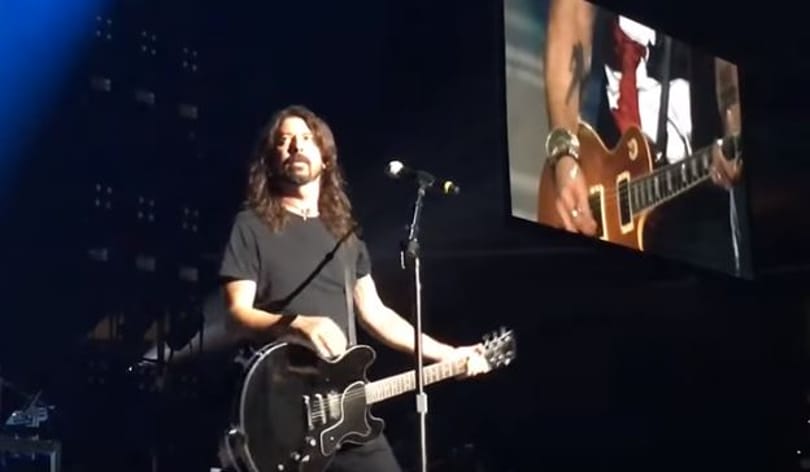 Nem semmi beugrás: így szól Dave Grohllal a Guns N'Roses