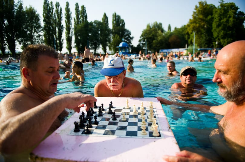 Holnapután nyitnak a strandok, a jegyár a régi maradt