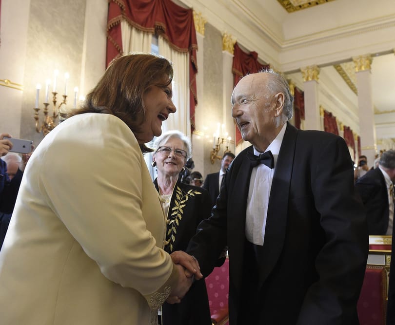 Marton Éva és Makkai Ádám kapta a legmagasabb állami kitüntetést