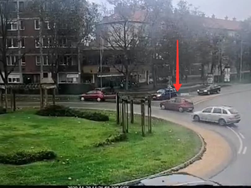 Keresik ezt az aranyszínű Fiat Puntót, mert ma balesetet okozott és elhajtott - fotó