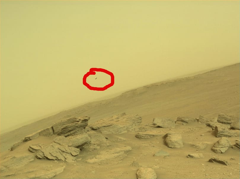 Furcsa repülő tárgyat fotózott a NASA a Marson, aztán jött az igazság