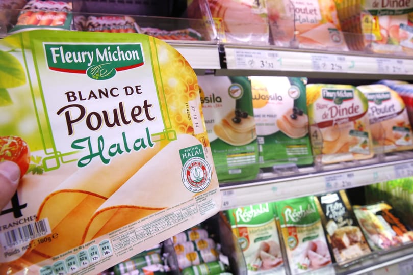 Bezáratták és megbüntették a muszlim közösségre specializálódott boltot, mert nem árult sertést és alkoholt