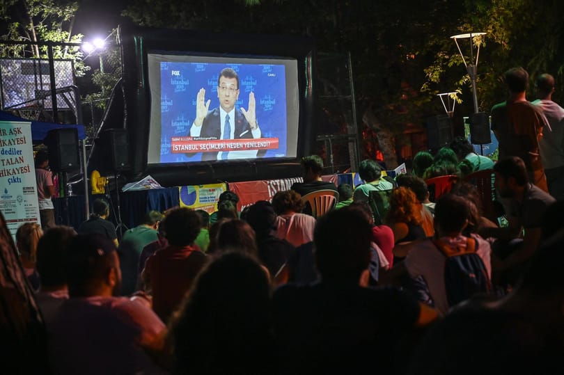 A török elnök emberére talált, Imamoglu bevitt egy gyomrost Erdogannak