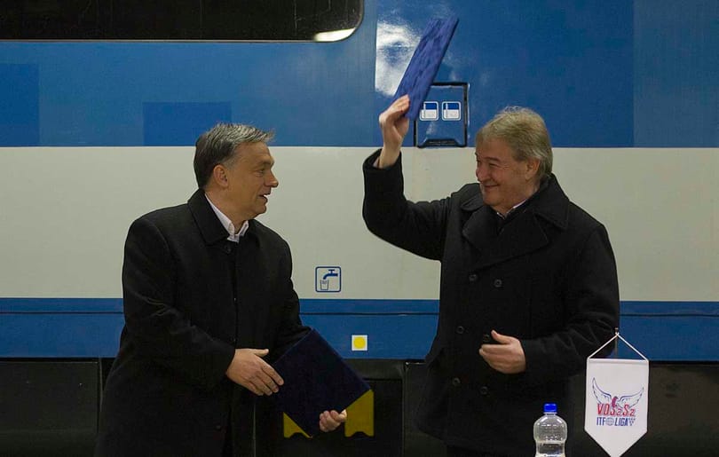 Orbán miatt vett milliós bútorokat Gaskó az irodájába