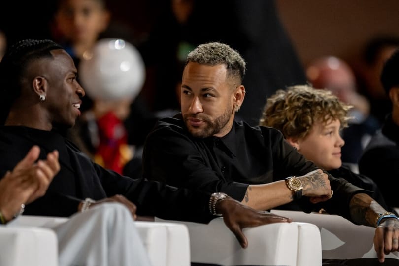 44 milliárd forint 42 perc munkáért? Neymar erre csak annyit mondott: fogd meg a söröm!