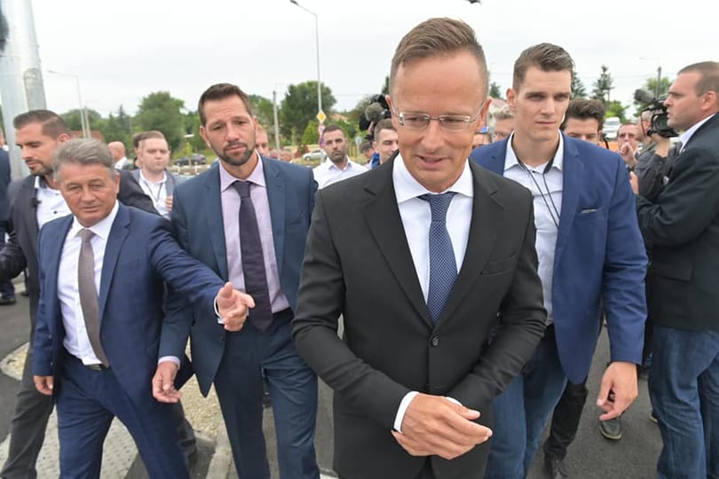 Alkotmánysértő, törvényellenes – tiltakozik Szijjártó szavai ellen a Szakszervezetek Akciószövetsége 