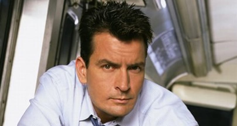 Charlie Sheen telefonszáma - véletlenül kikerült a Twitterre