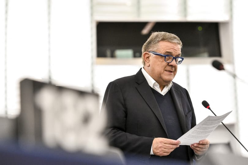 Vádalkut kötött az EP korrupciós botrányának egyik gyanúsítottja, Katarra és Marokkóra is terhelő vallomást fog tenni