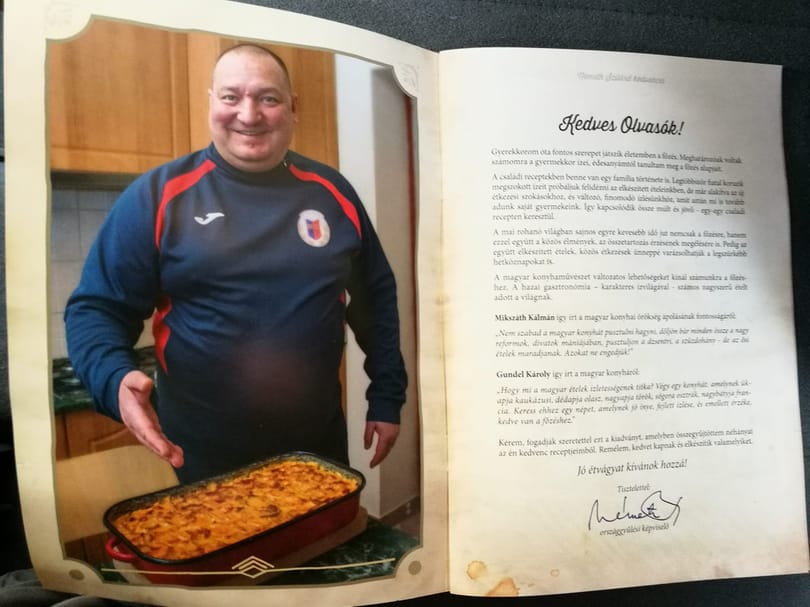 Őrült tempóban fogyott Csepel Gordon Ramsey-ének szakácskönyve – fotó