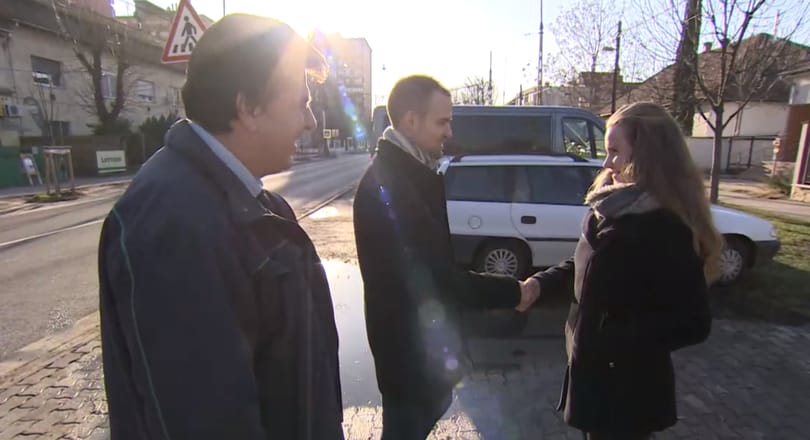 Találkozott megmentőivel a lány, akit egy trolin ért a hirtelen szívhalál