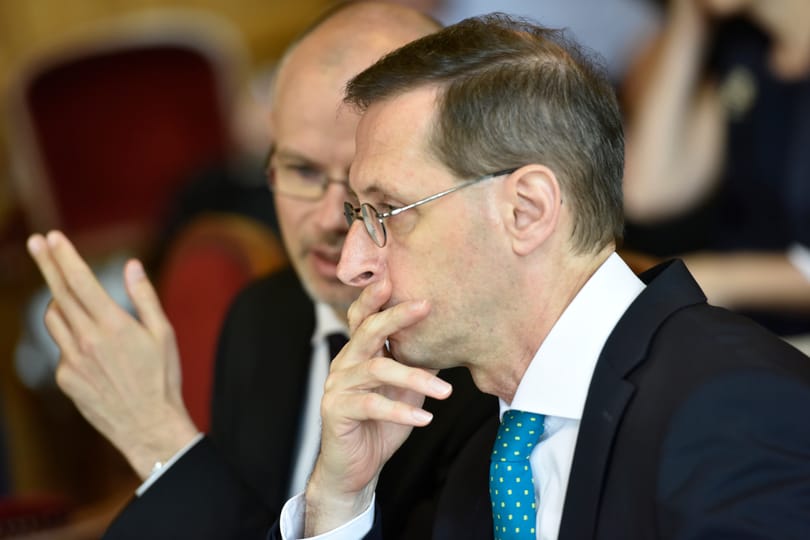 Egy szűk kör nyerészkedik az elvileg a lakosságnak kitalált szuperállampapíron