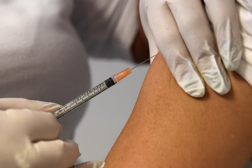 A Pfizer állítja: 90%-os védelmet nyújt a védőoltása a koronavírus ellen