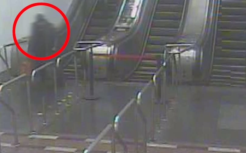 Vádat emeltek a férfi ellen, aki paprikaspray-t fújt szét a 2-es metrón