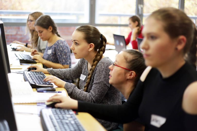 Már ilyen is van: kislánya miatt váltott informatikára az anyuka