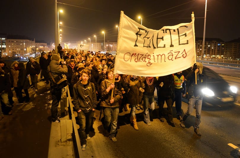 Átlátszó.hu: a metróból vittek be egy diákot a rendőrök