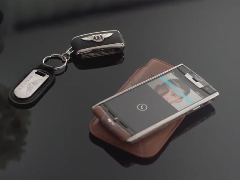 Egy autó árát kérik a Vertu és a Bentley új mobiltelefonjáért