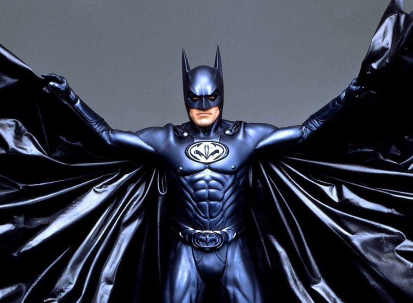 George Clooney röhejessé vált Batman-kosztümjére lehet licitálni