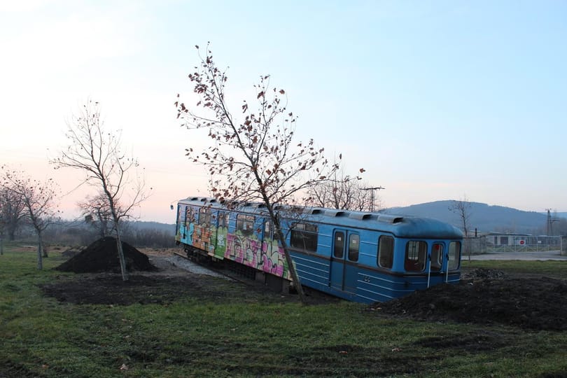 BKV-metrókocsi bukkant fel a pusztában – fotók