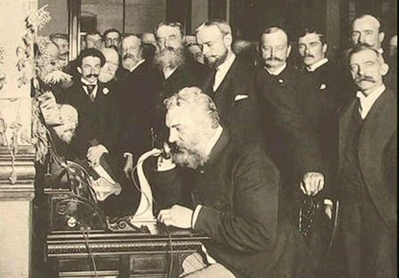 Halló, ma van a telefon szülinapja