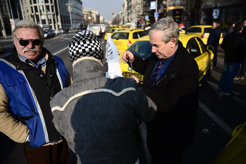 Folytatják a taxisok a Deákon, Lázárékra várnak