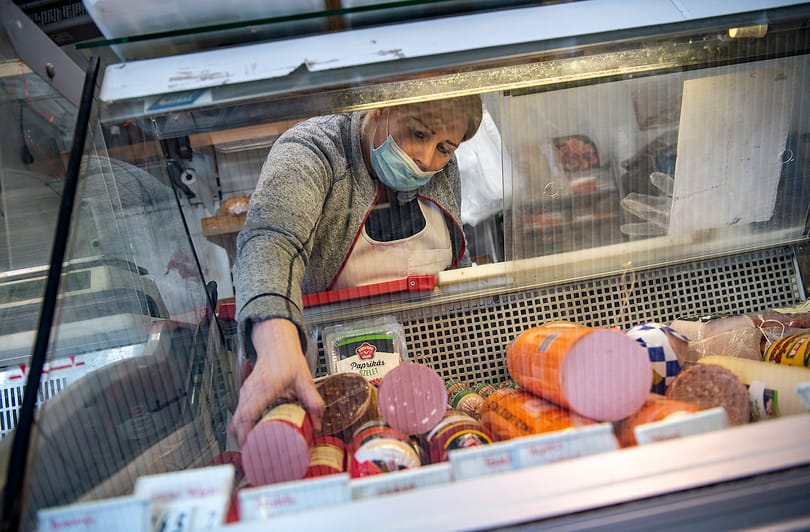 Nem bír a multikkal a kormány