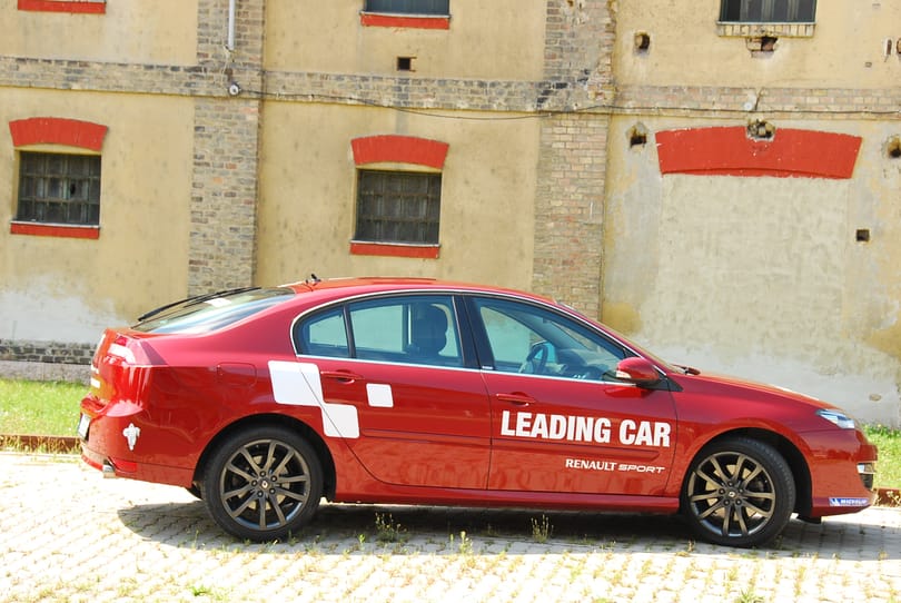 Renault Laguna teszt: kanyarevő