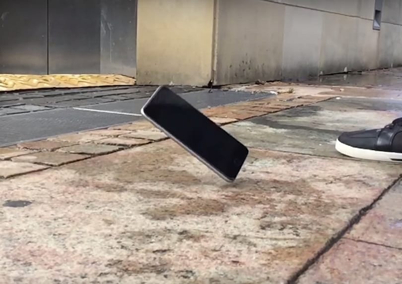 Így bírják az új iPhone-ok, ha leesnek – videó