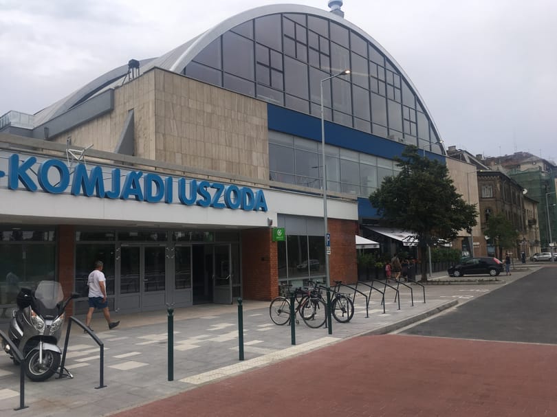 Baj van a 3,8 milliárdért felújított Komjádi-uszodával