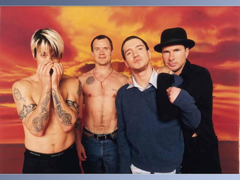 Nézz körbe a Red Hot Chili Peppers legújabb, interaktív videoklipjében, amiben te irányítasz! (videó)