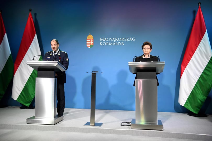 Kérdés közben kapták ki az újságíró kezéből a mikrofont a koronavírus-sajtótájékoztatón