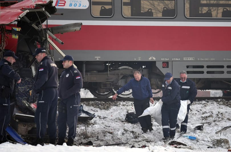 Fotók jöttek a Szerbiában kettévágott busz balesetéről
