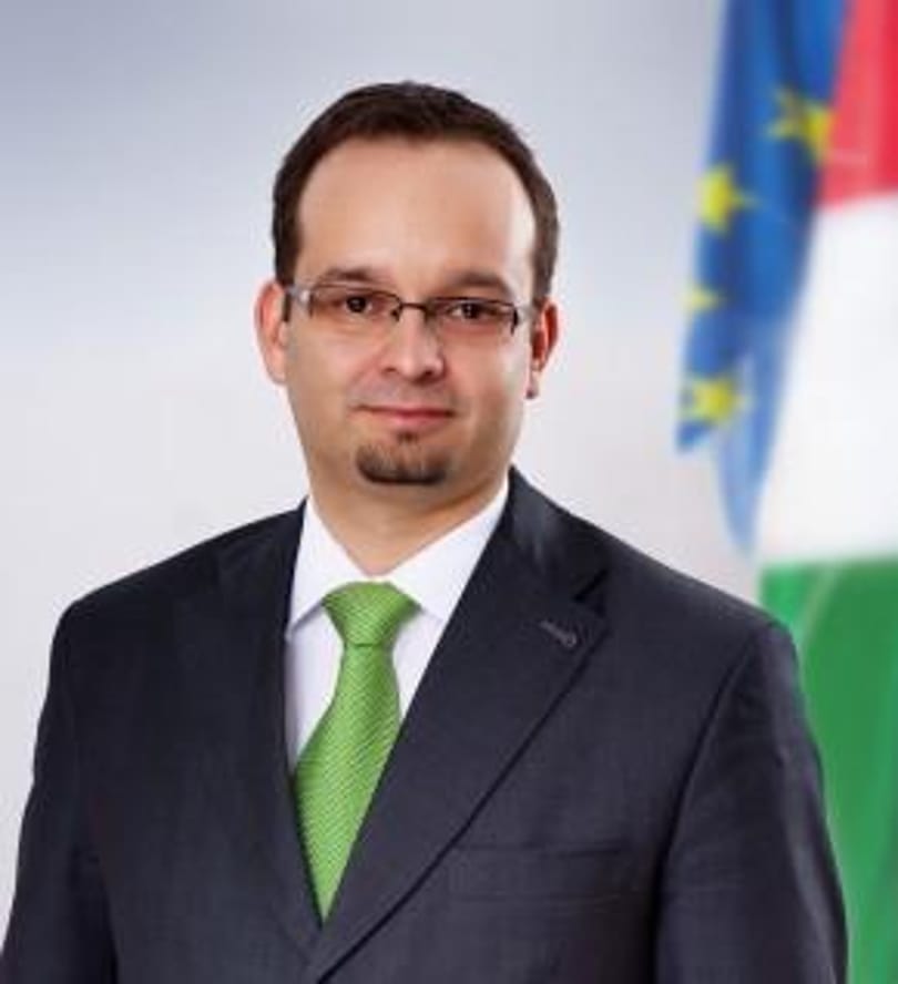 Hívjuk vissza, küldjük nyugdíjba, cseréljük napelemre!