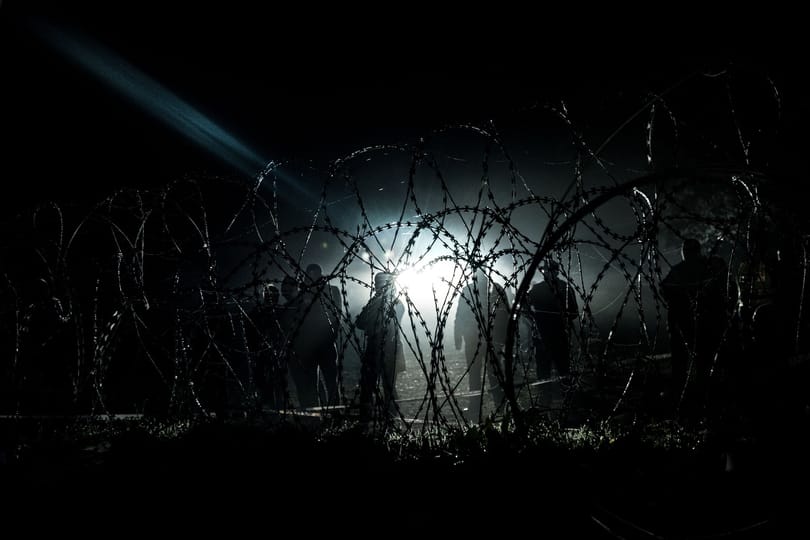 Új útvonalon indulnak el Magyarországra a migránsok