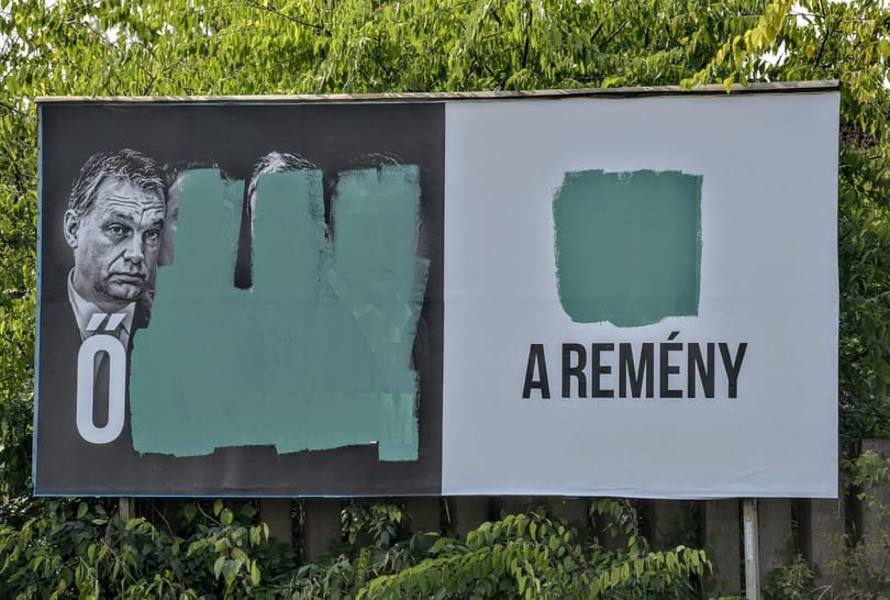 Tövig bonthatják a Jobbik plakáthelyeit