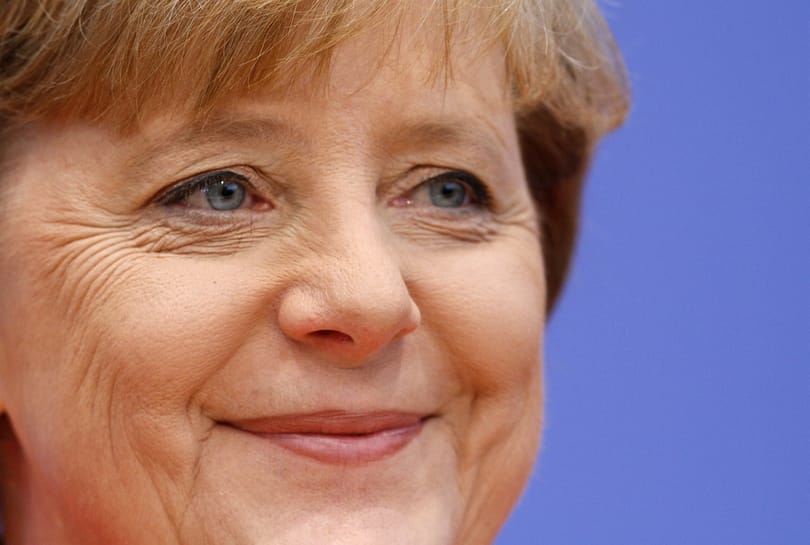 Merkel elítélte az autógyújtogatókat