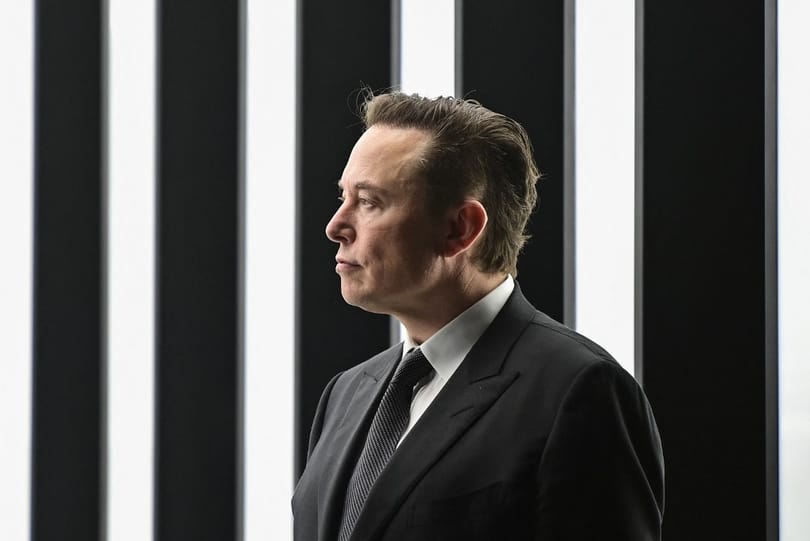 Egyes információk szerint Elon Musk azokat is kirúghatta, akik az álhíreket próbálták kiszűrni a Twitteren
