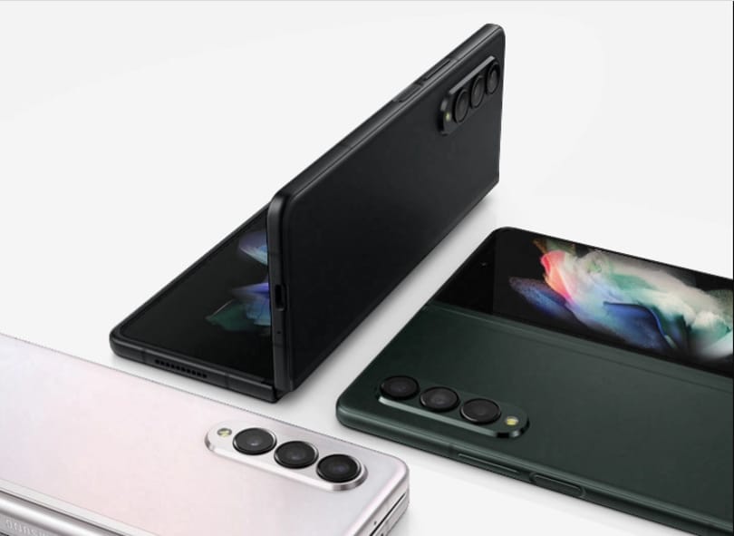 Pezsgőt bonthat a Samsung: kapkodják az összehajtható telefonjait