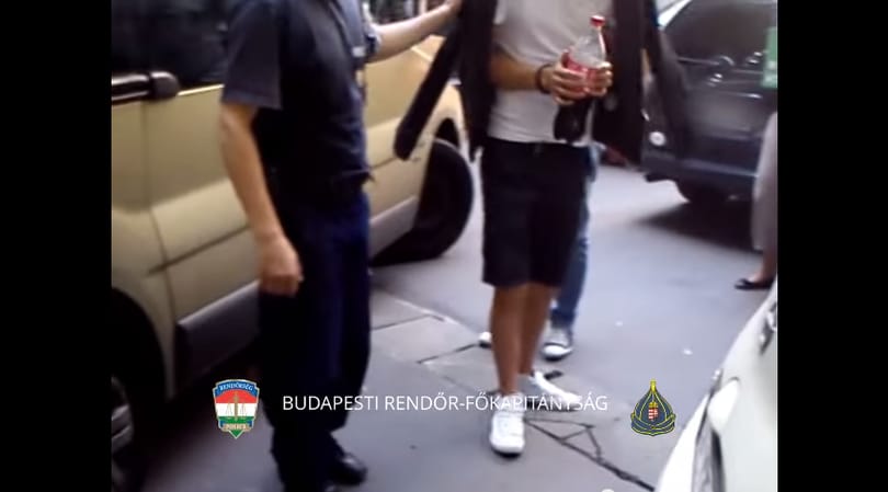 Ellopta vásárlói bankkártyaadatait egy bolti eladó Budapesten