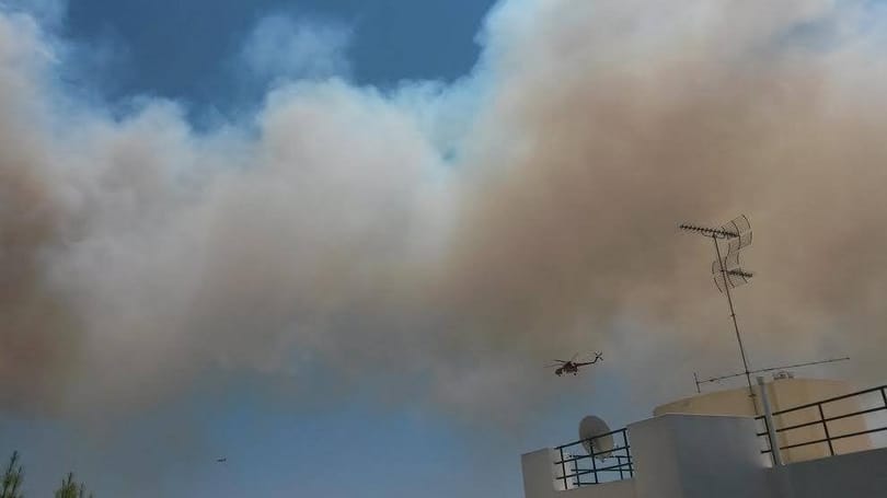 Fotók: Lángokban áll egy hegy Athénban