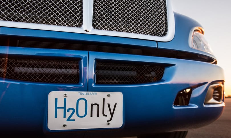 A Toyota villámgyorsan megelőzte a Tesla zöld kamionját