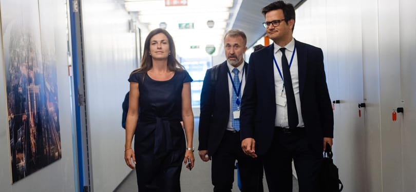 Varga Judit végigkilincselte Brüsszelt, még a sokat támadott Verá Jourovával is leült