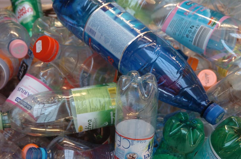 Műanyagokat lebontó mikrobákat fejleszt egy magyar cég