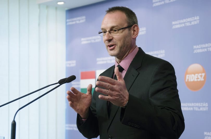 Embert annyira még nem méltattak díszpolgári cím előtt, mint a fideszes politikust