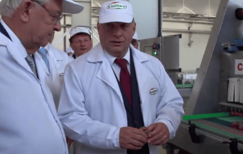 Videó: Orbán Viktor a sűrítettparadicsom-gyárban