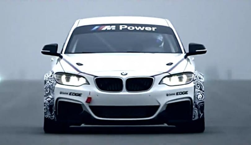 Videó: íme a kedvező árú gyári BMW versenyautó