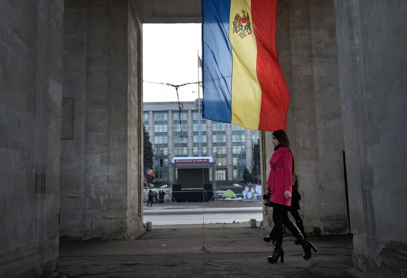 Őrizetbe vették a moldovai nemzeti bank egyik vezetőjét az 