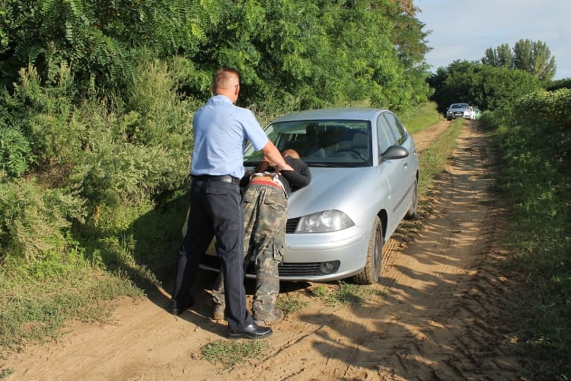 Gyerekkorú lányt kényszerített prostitúcióra két felnőtt és egy kamasz