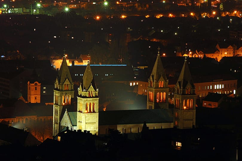 Pécs és Eger a döntőben