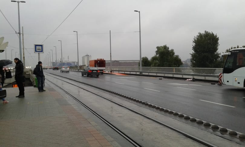 Hatalmas dugó van a Petőfi hídon